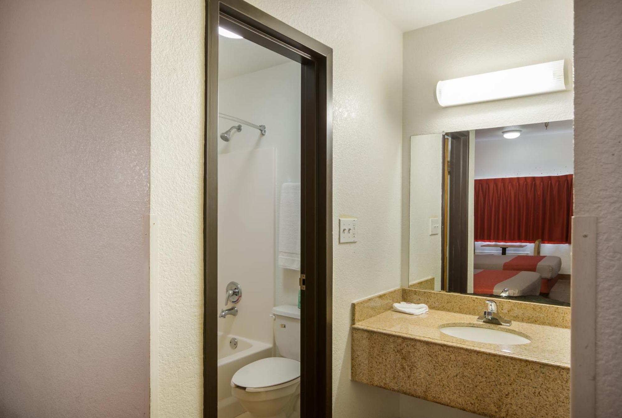 Americas Best Value Inn & Suites 亨博尔 外观 照片
